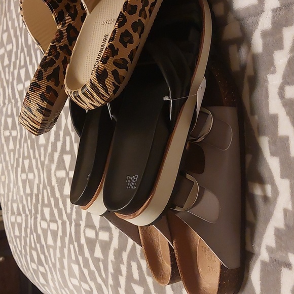 Women's Size 11 Sandals Lot - Picture 6 of 6